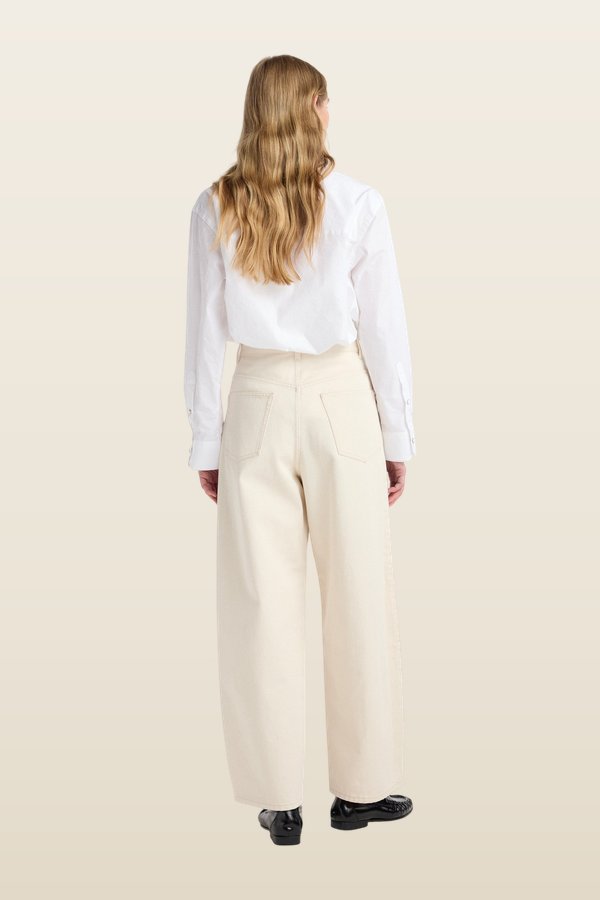 Berber - Barrel leg denim — model back