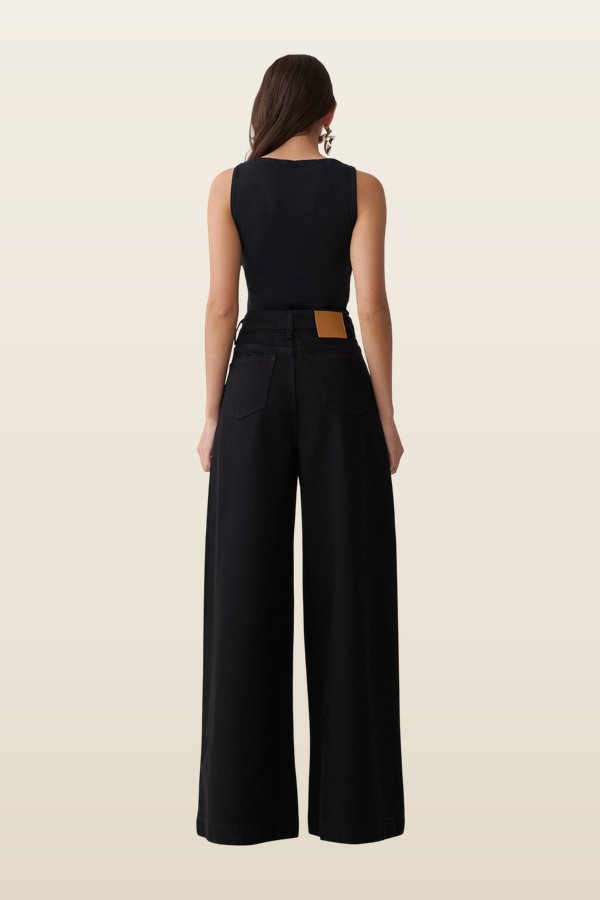 Bobby Oversized Jean With Front Pleat — model back