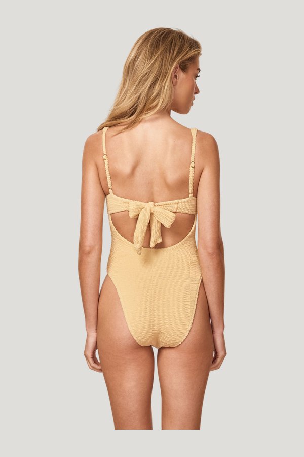 Clovelly One Piece — carry 3