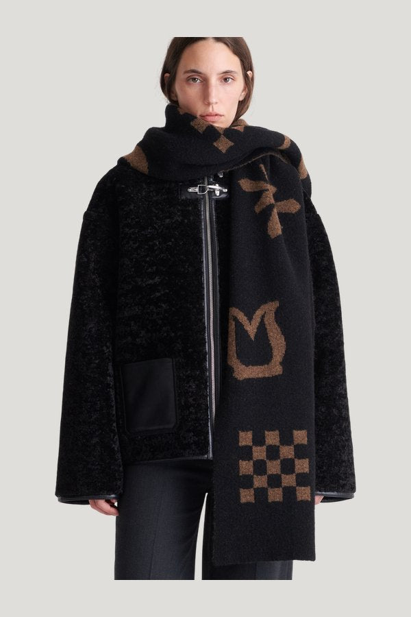 Lance - Brushed alpaca scarf — model side