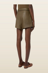 Natural Nappa leather shorts - KAKI — model back