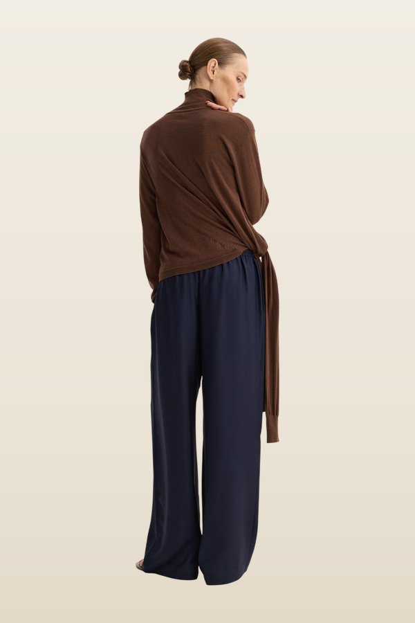 Wide leg silk trousers | night — model back