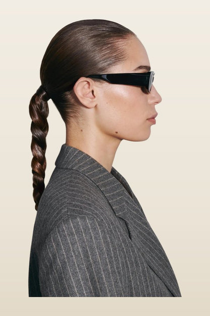 10.2 Black - By CHIMI — model back