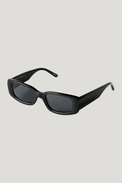 10.2 Black - By CHIMI — model front