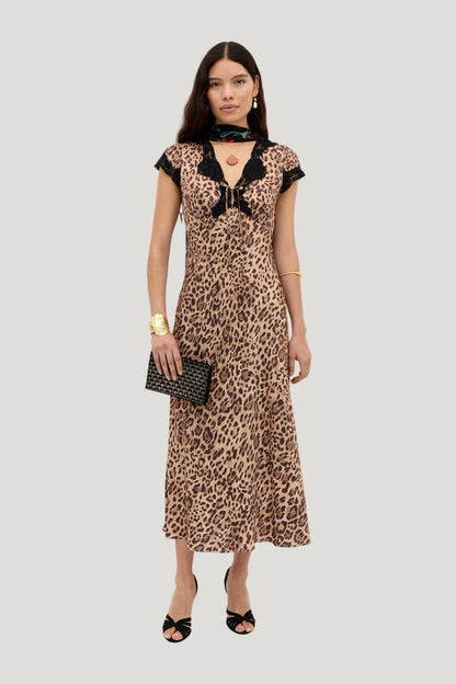 Amari - Mila Leopard — model front