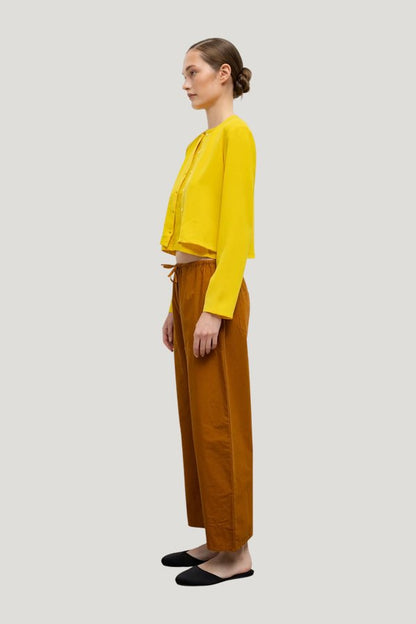 Ari Crop Cardigan — model side