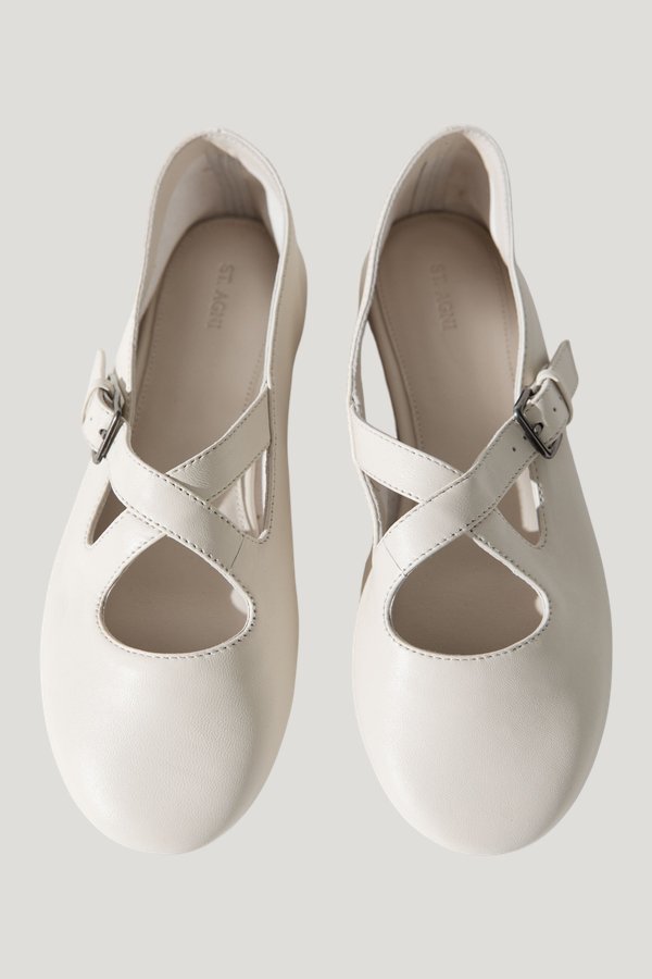 Ballerina Flat — model front