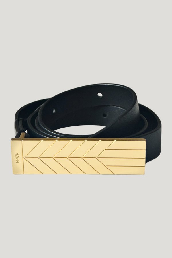 Belt With Spikelet Buckle — model front