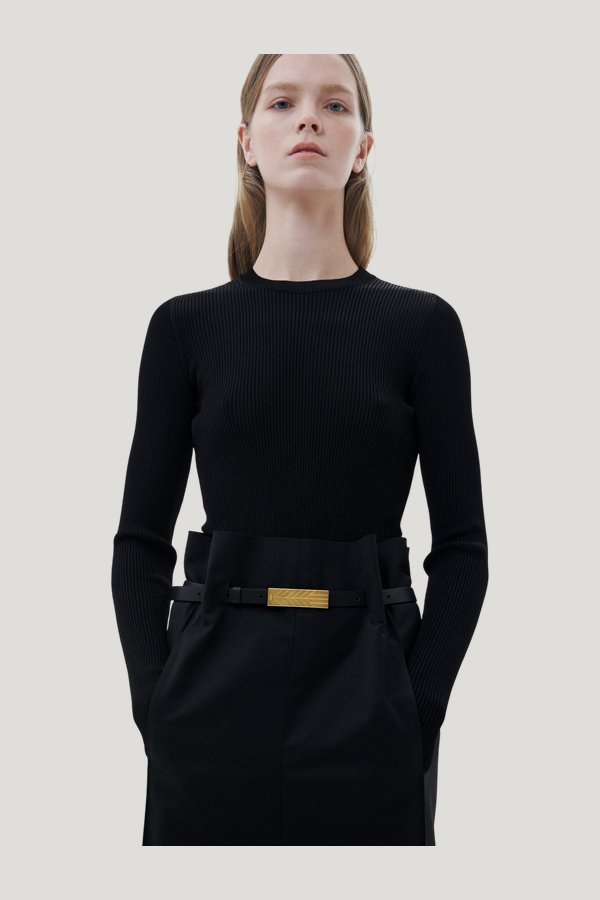Belt With Spikelet Buckle — model side