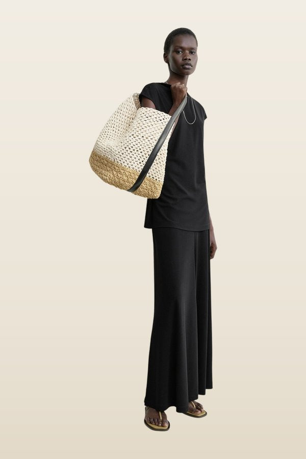 Belted paper raffia tote ecru/vanilla — model back