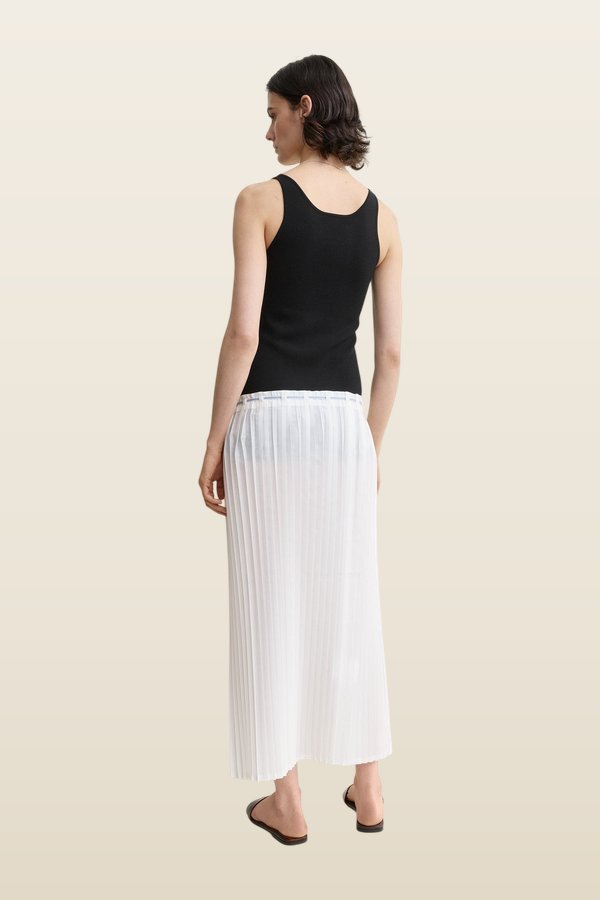 Belted pleated skirt — carry 4
