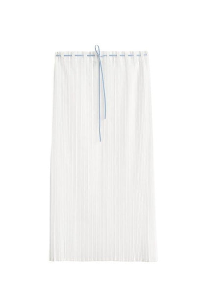 Belted pleated skirt — packshot