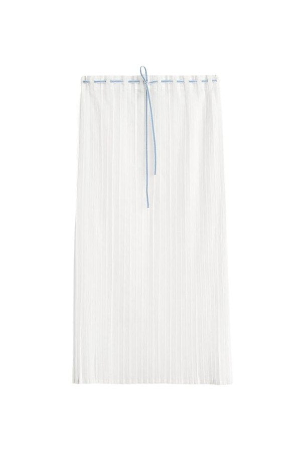 Belted pleated skirt — packshot