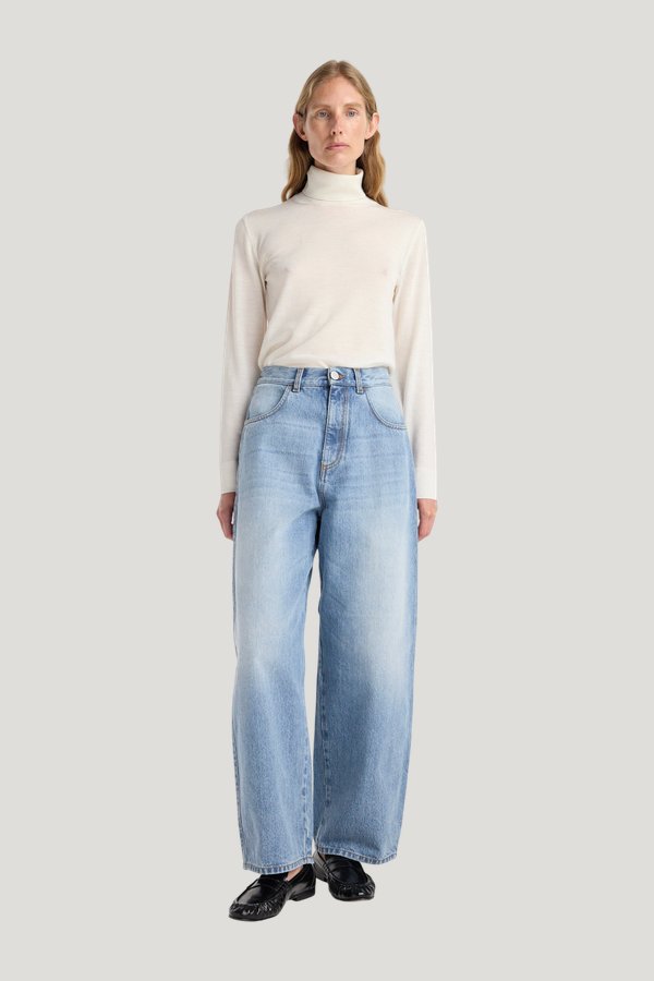 Berber - Barrel leg denim | classic — model front