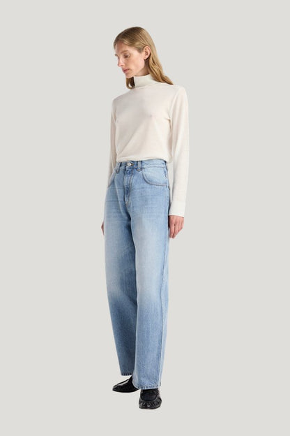 Berber - Barrel leg denim | classic — model side