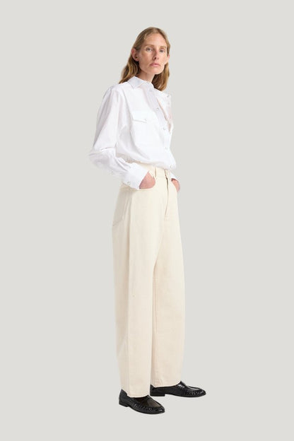 Berber - Barrel leg denim — model side