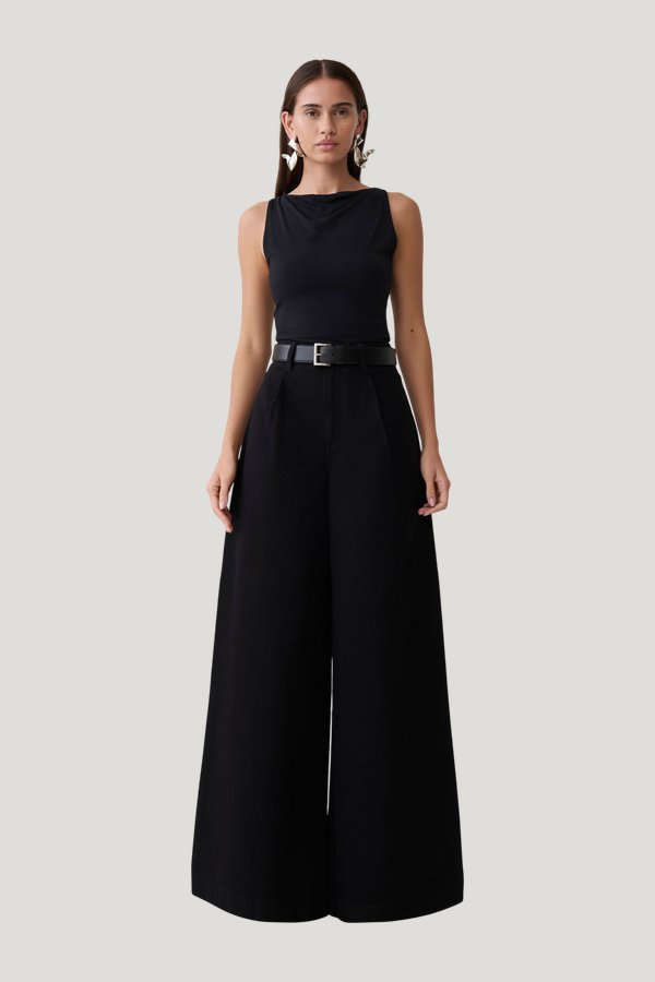 Bobby Oversized Jean With Front Pleat — model front