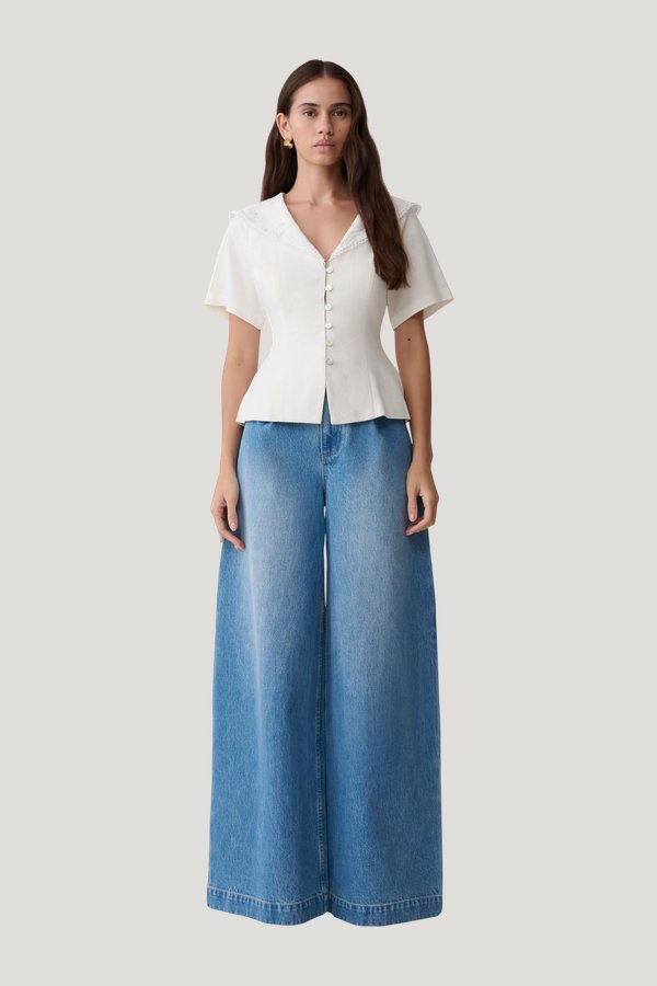 Bobby Oversized Jean With Front Pleat - Summer — model front