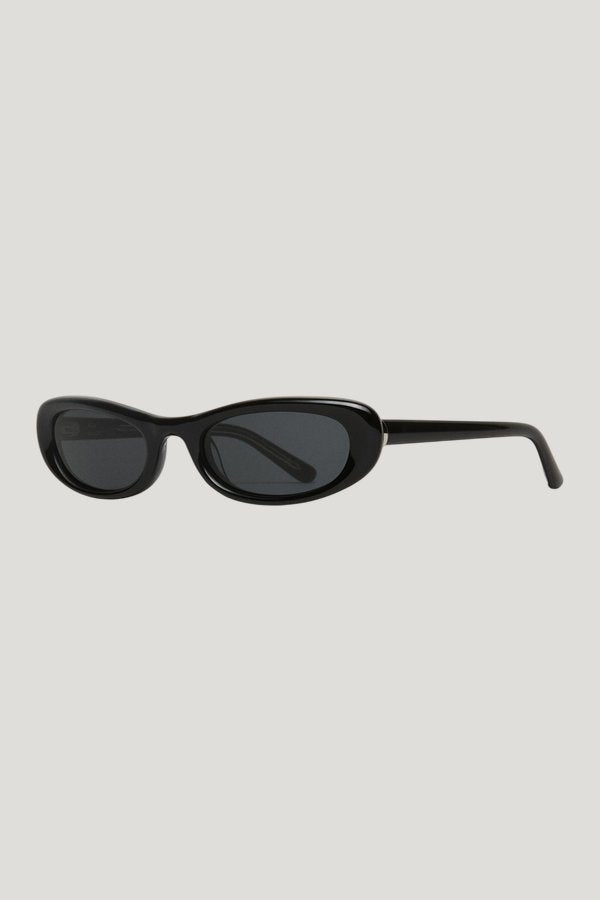Bow Black - By CHIMI — model front