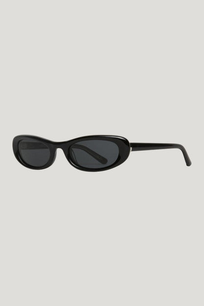 Bow Black - By CHIMI — model front