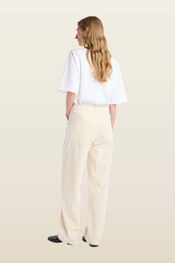 Bruun - Signature baggy corduroy | winter — model back