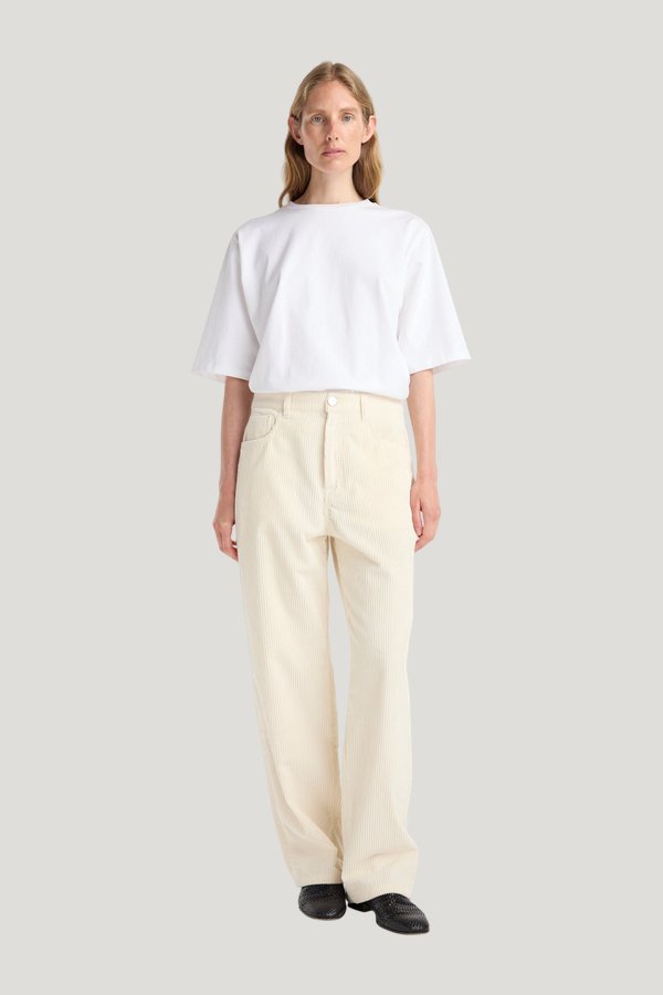 Bruun - Signature baggy corduroy | winter — model front