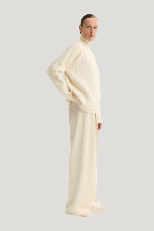 Cable knit jumper — model side