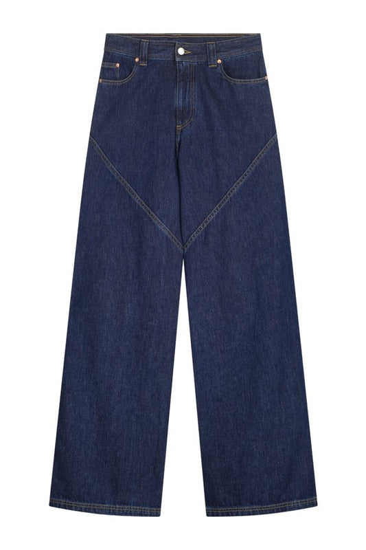 Cambridge Boyfriend Denim — packshot