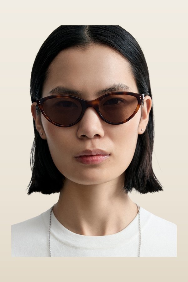 Cateye sunglasses dark havana — model back