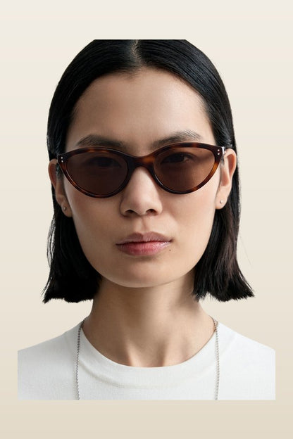Cateye sunglasses dark havana — model back
