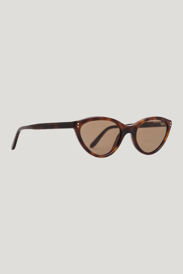 Cateye sunglasses dark havana — model front
