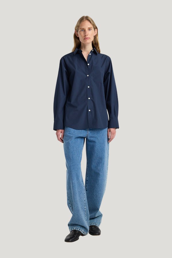 Classic fit shirt — model front