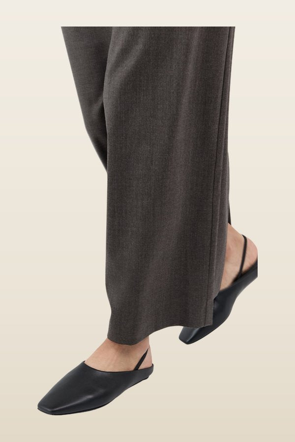 Classic Slip On Flat — model back