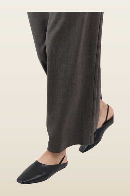 Classic Slip On Flat — model back