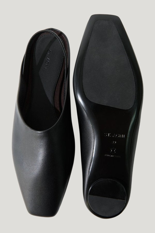 Classic Slip On Flat — model front