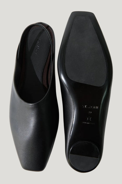 Classic Slip On Flat — model front