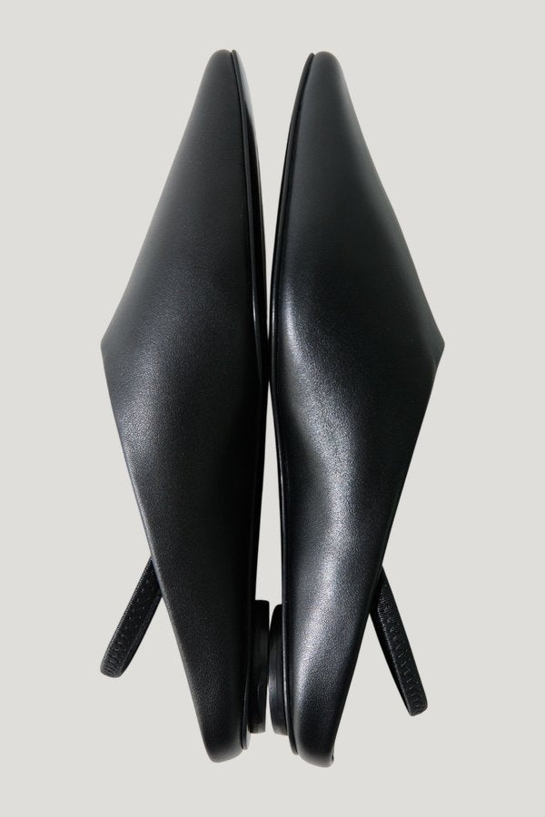 Classic Slip On Flat — model side