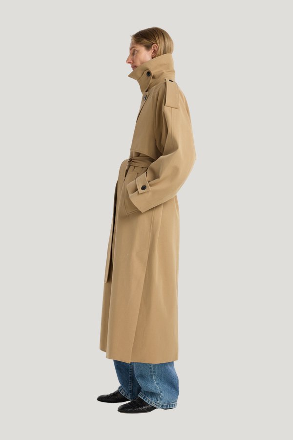 Classic trench — model side