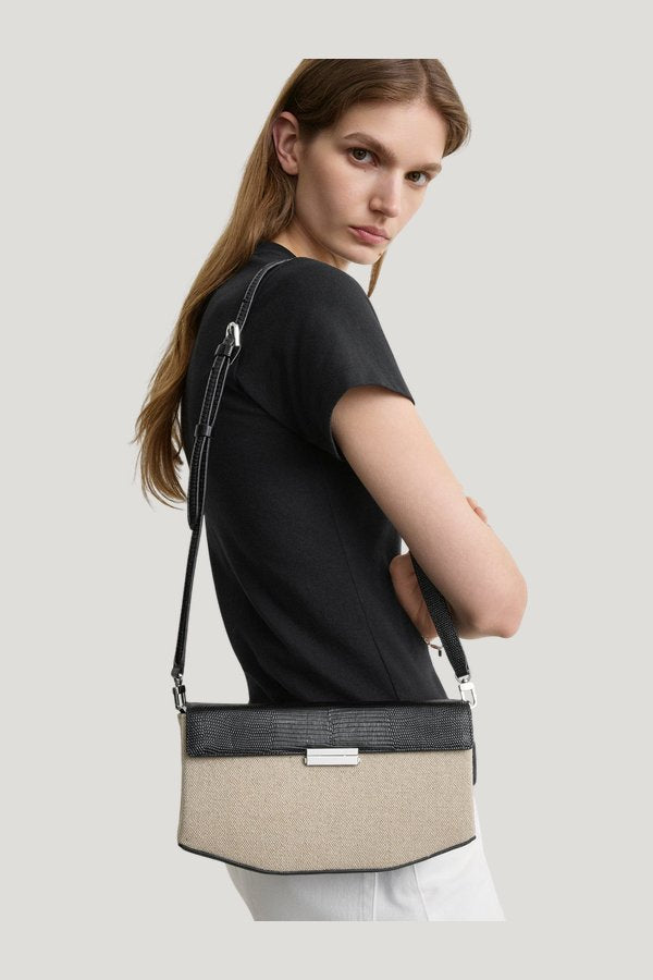 Clip canvas clutch — model side