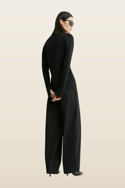 Compact knit buttoned top — carry 4