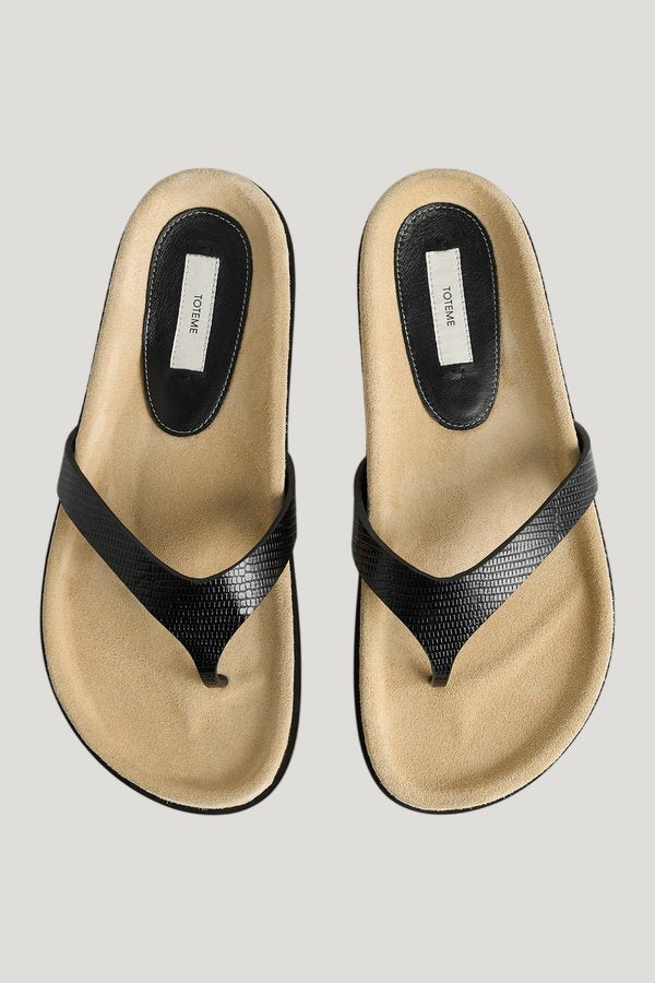 Contoured lizard-embossed flip flops — model front