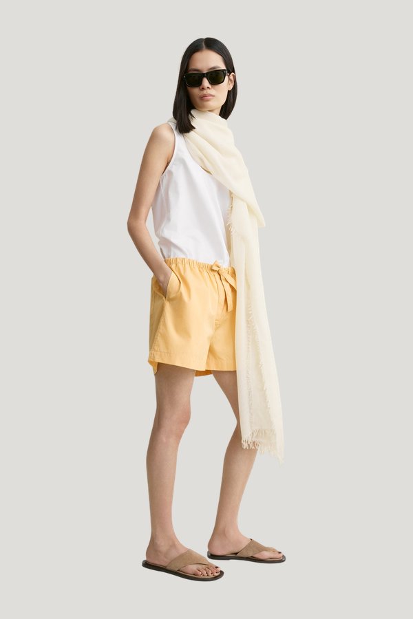 Cotton summer shorts daffodill — model front