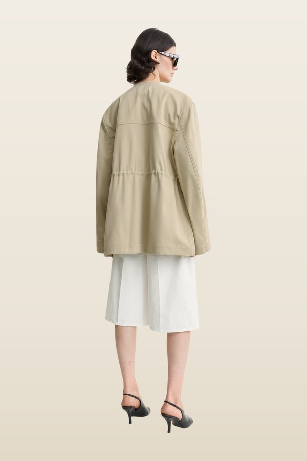 Cotton twill jacket cashew — model back
