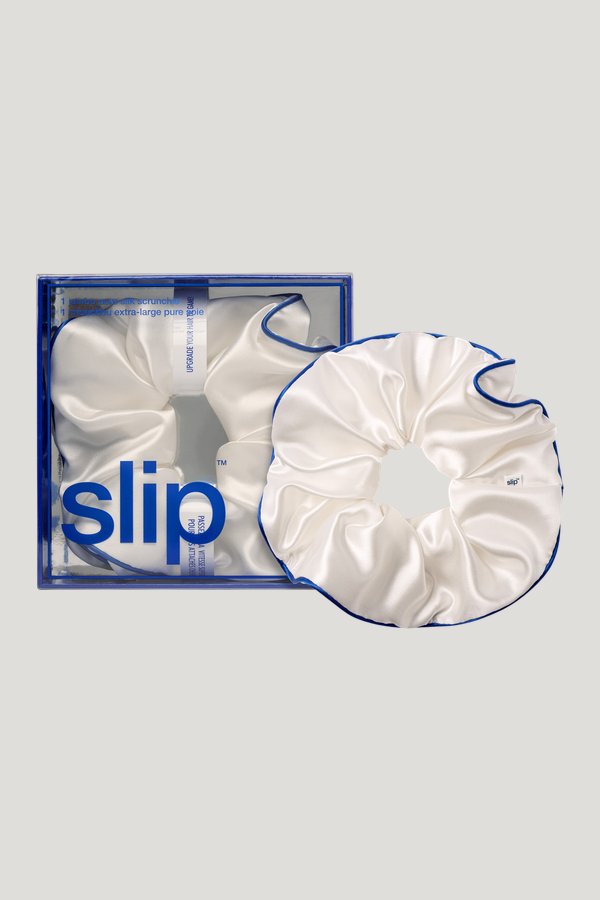 Courtside Jumbo Scrunchie — model front