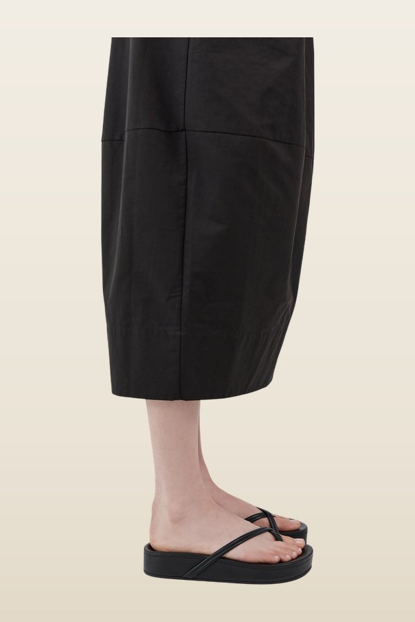 Cross Strap Flatform — model back