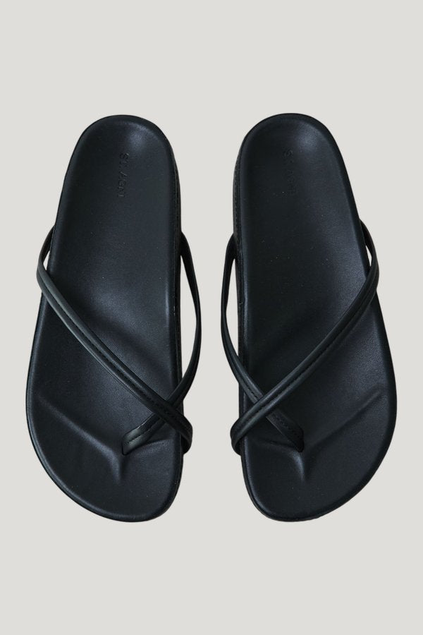 Cross Strap Flatform — model front