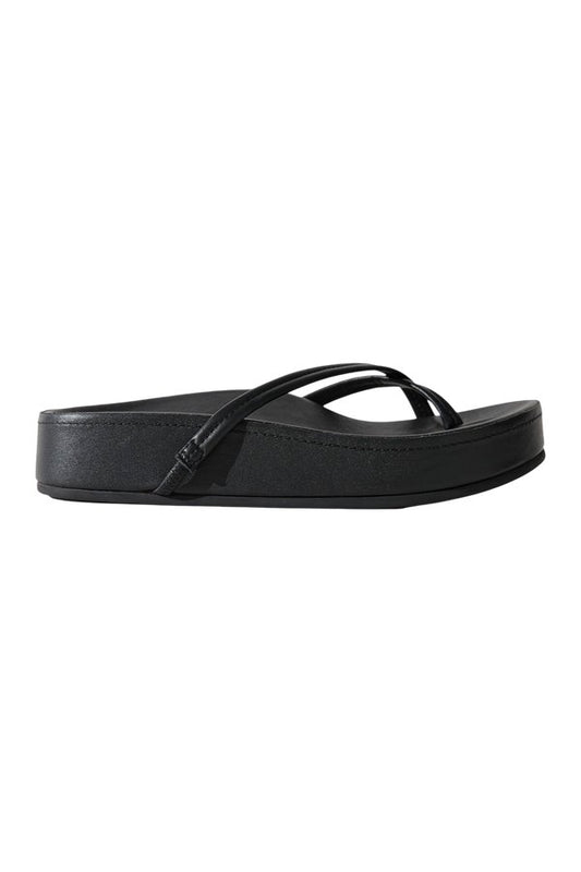 Cross Strap Flatform — packshot