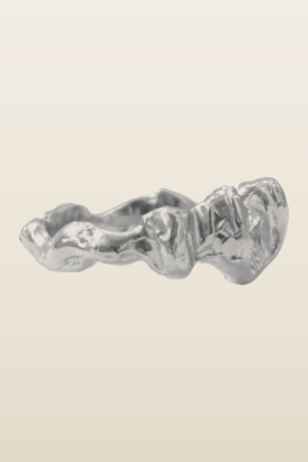 Cura Ring Silver — model back