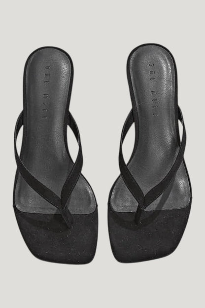 Darcey Wedge — model front