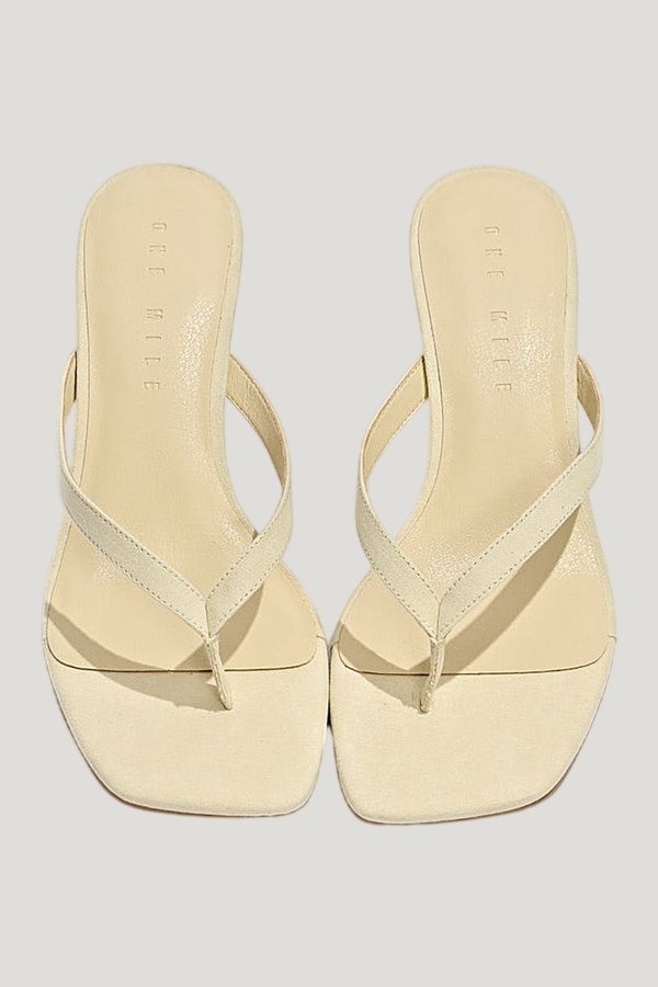 Darcey Wedge — model front